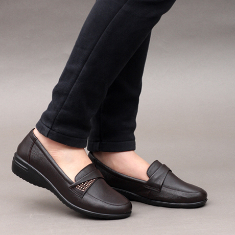 新款女单鞋春秋鞋坡跟 老人中老年真皮鞋女式