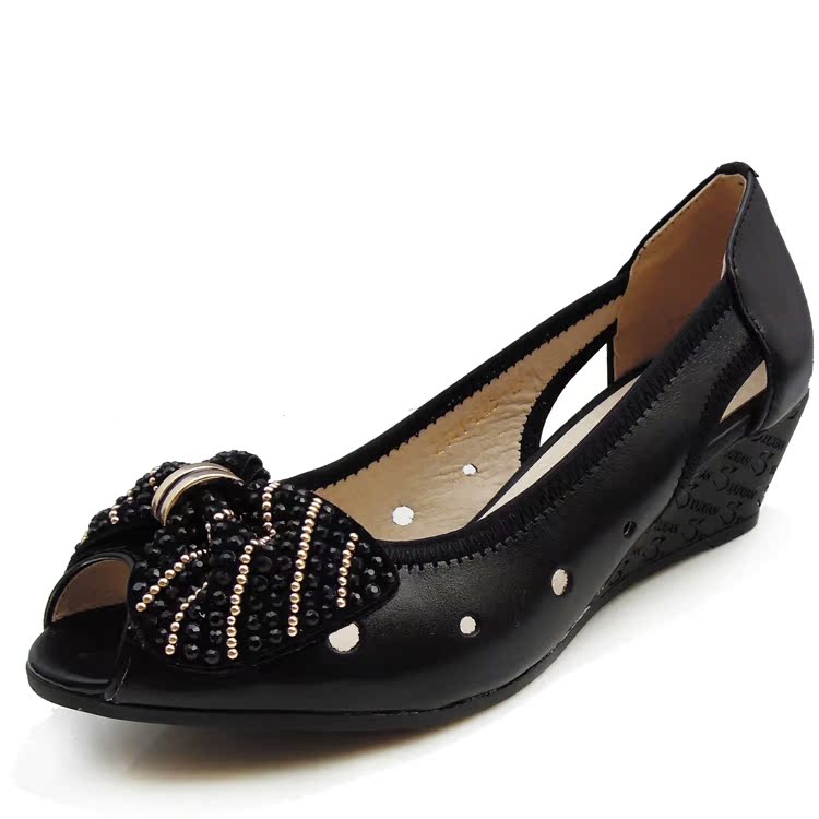 牛皮坡跟中跟凉鞋...