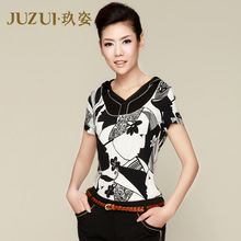 玖姿旗舰店JUZUI专柜正品女夏装 印花修身圆领针织带帽休闲衫