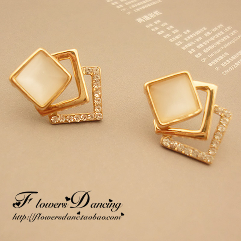 方形猫眼石钻饰...