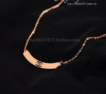 Hermoso clásico Chanel doble C hueca de titanio clavícula media luna etiqueta collar de cadena de Chanel no se desvanece!