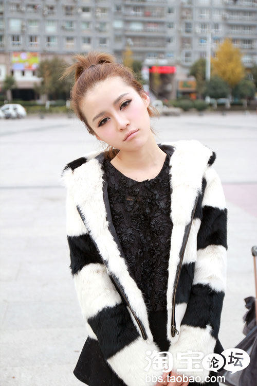 1泵在脸上<em>分</em>点点<em>开</em>(额头、两颊、鼻子、下颚)