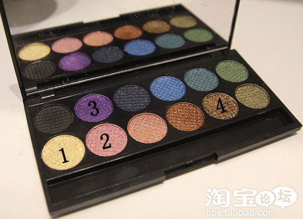 1泵在脸上<em>分</em>点点<em>开</em>(额头、两颊、鼻子、下颚)