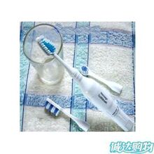 【诚达特价】 吸卡装三头电动牙刷D18-70g 冲钻特价
