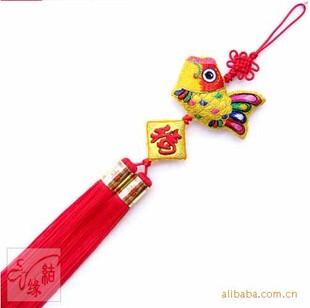  双面刺绣黄色小号七彩鱼汽车挂件 中国结挂件8X40CM