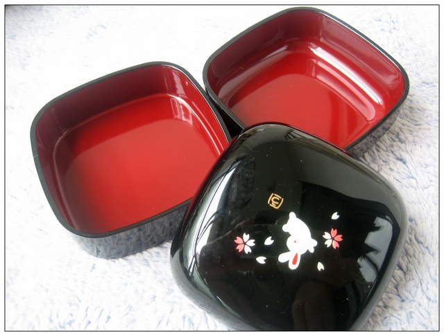 日本制造HAKOYA 7212黑色樱花双层有盖调料盒/文具盒-正品保证在类目 厨房/烹饪用具, 厨用小工具/厨房储物, 储物瓶罐/厨房储物器皿, 调味瓶罐中 - 来自Buy2taobao.com提供专业的淘宝代购服务