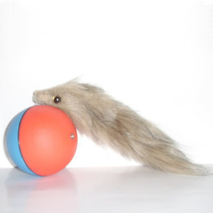 在水里可以啄着球滚动的老鼠加什么玩具,急想