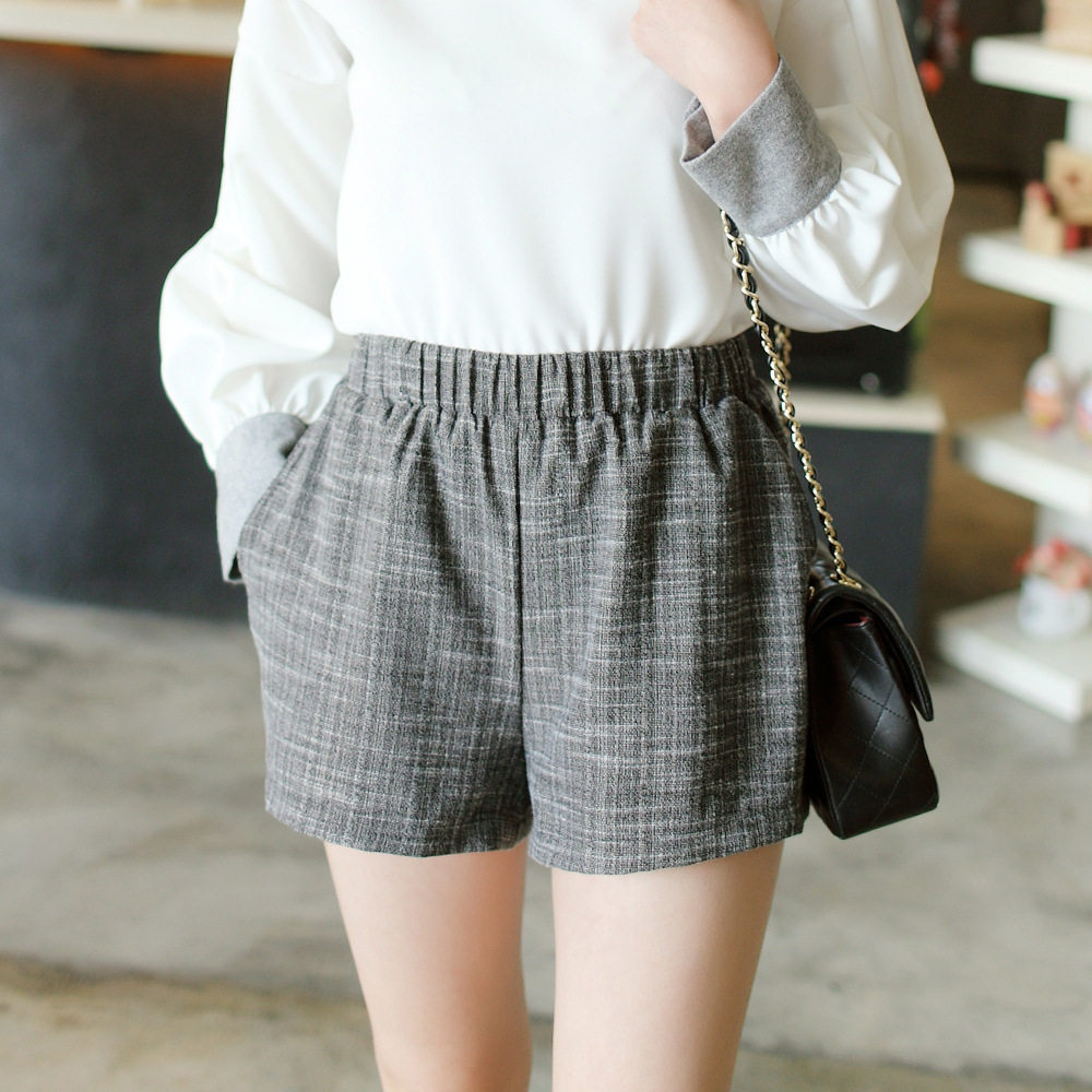 【多图】<em>灰色短裤</em>要<em>搭配</em>什么上衣和鞋_<em>灰色皮</em>