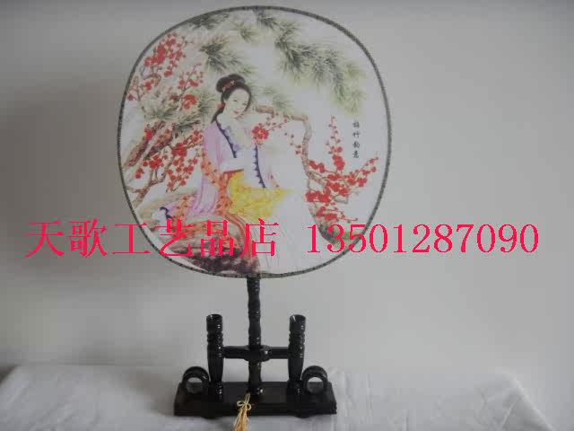 大团扇；薄丝印花扇面；分白色和透明色两种；印有美女花鸟图案