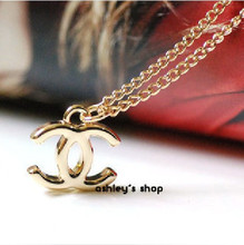 2011 Chanel / hermoso collar de pequeñas fragantes logo doble C de oro collar K plateado con una mujer marcada