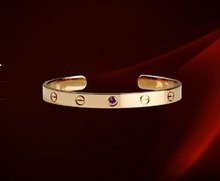 Europeos y americanos contra Purple Cartier Cartier de diamantes rosa de oro superior del tornillo de titanio de abrir el brazalete de acero clásico