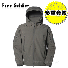 自由兵军品户外 鲨鱼皮软壳冲锋衣抓绒衣 男  防风防水 送臂章