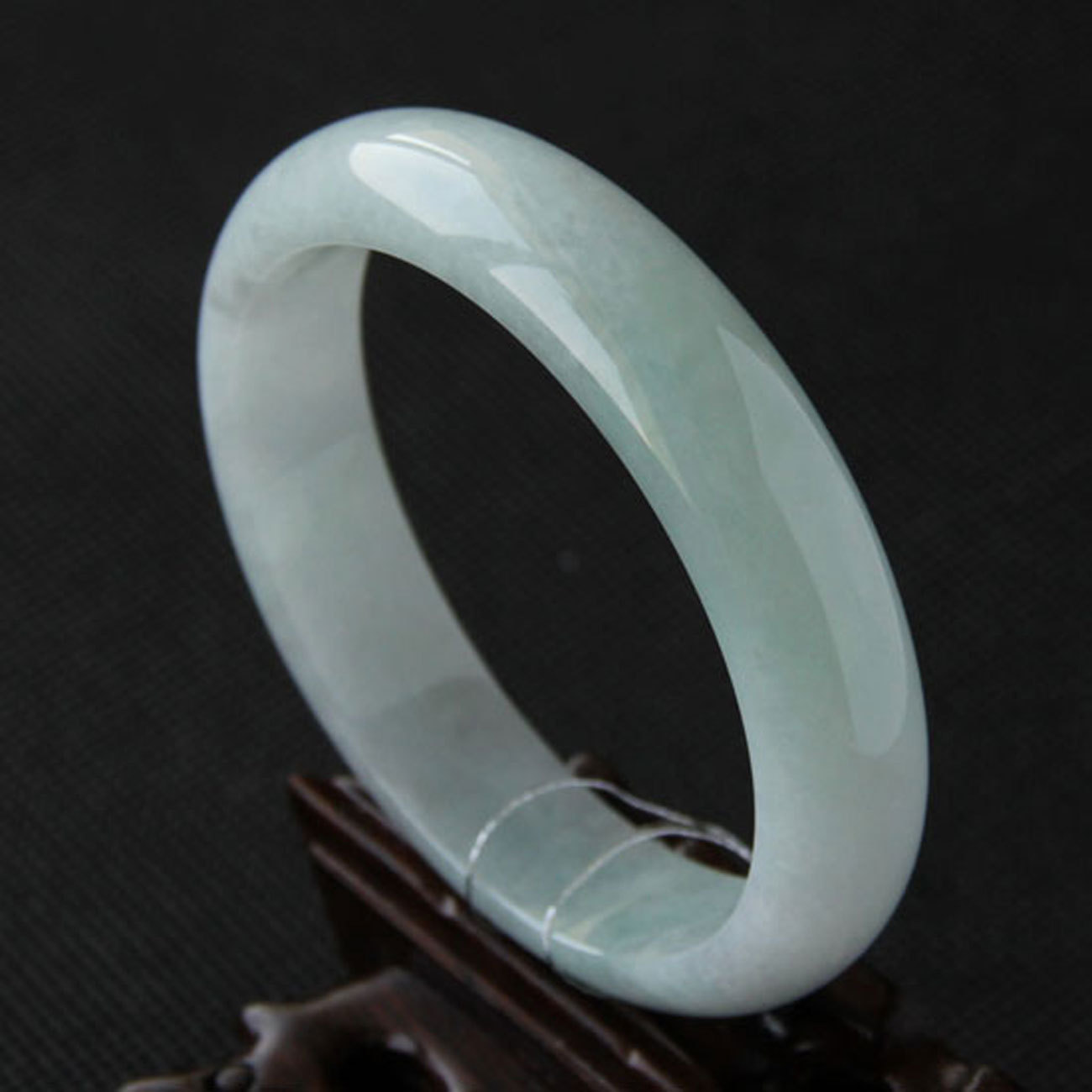 通灵美玉 58.0MM老坑淡青翡翠手镯 通灵美玉 58.0MM老坑淡青翡翠手镯