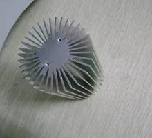 大功率LED10W散热器 散热铝 太阳花散热铝片 柱形散热器