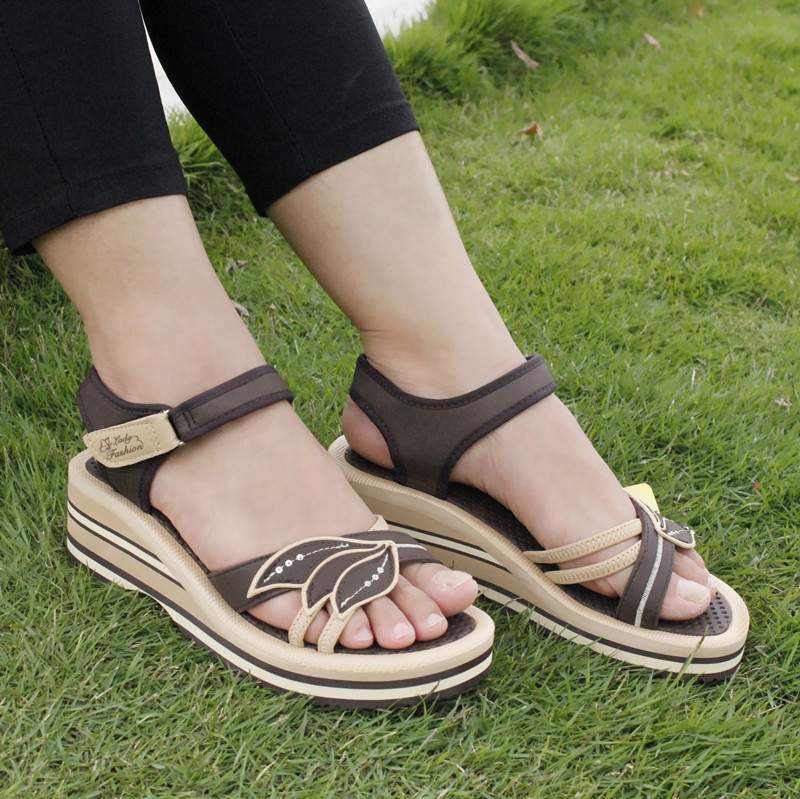 沙滩鞋简约女凉鞋坡跟...