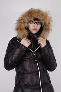 我想买一件和江南布衣的款式差不多的尾部带抽