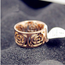 Cartier anillo de oro rosa de flores hueco anillos de acero de titanio anillo Cartier Camellia