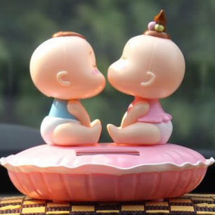 Friends of car owners solar doll head dolls kissing baby car accessories car decoration decorations