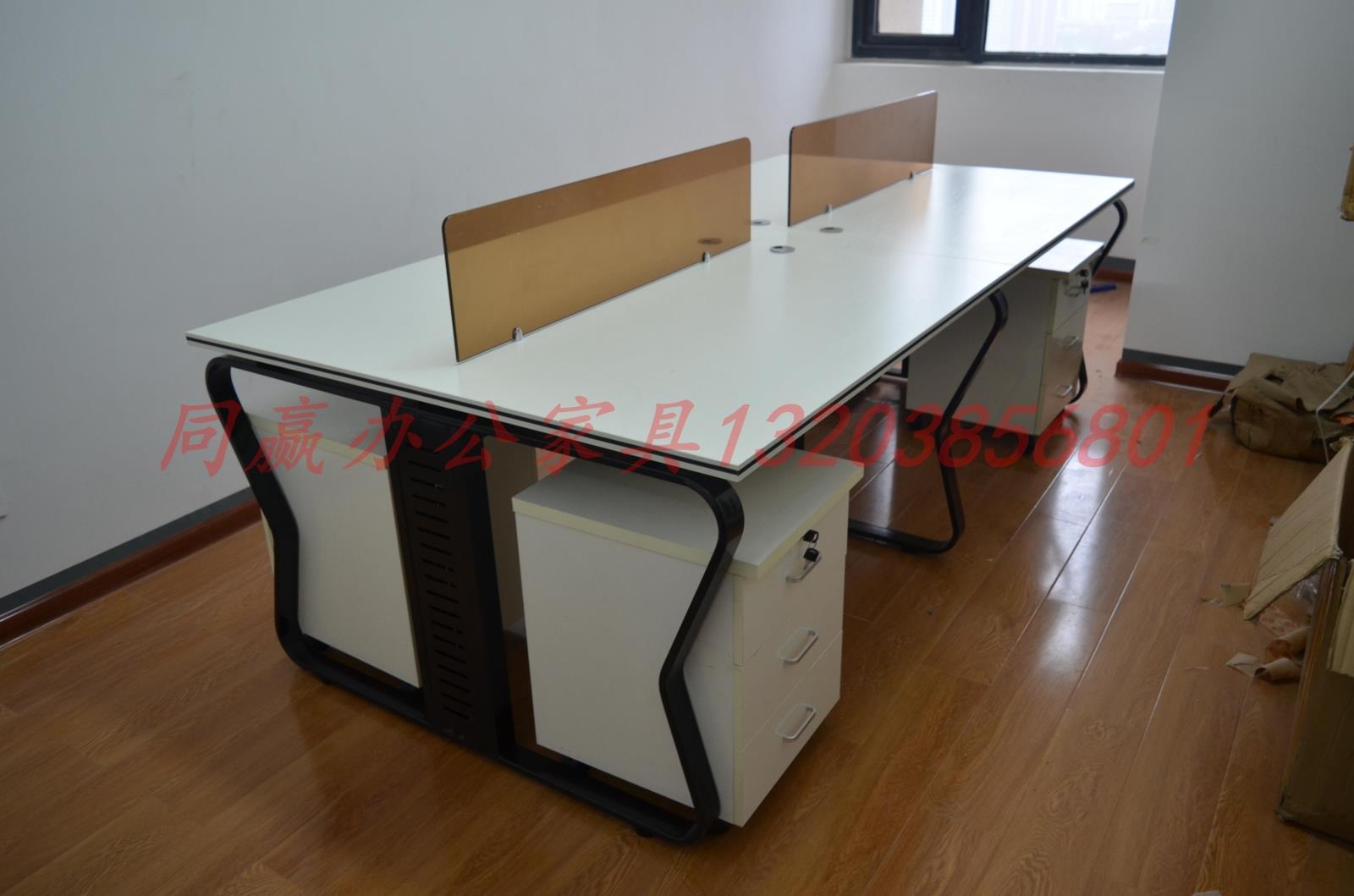 2人位職員桌鄭州辦公家具4人位辦公桌椅組合屏風員工桌鋼架桌子在類目 商業/辦公傢俱, 辦公傢俱, 辦公桌, 組合/屏風工作位中 - 來自Buy2taobao.com提供專業的淘寶代購服務