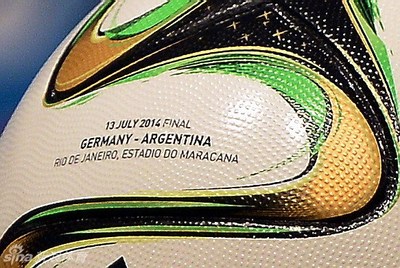 标题优化:Adidas 2014年巴西世界杯决赛用球Brazuca决战里约 德国对阿根廷