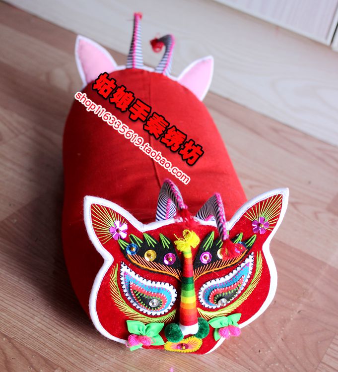 Promotion Pure handwork finished product Shaanxi nongovernmental Embroidery Lions Tigers pillow Cloth tiger Headrest full moonin the Arts and crafts , Folk arts and crafts Features , Cloth tiger category - from Buy2taobao.com to provide professional Taobao agent buy service