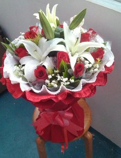 江门鲜花速递订购情人节送花11朵红玫瑰粉色百合花束生日鲜花