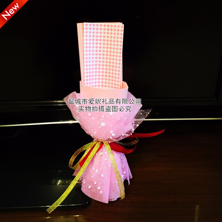 單只卡通花束半成品 材料 手工禮品DIY 創意 花店【需自備公仔】在類目 鮮花速遞/花卉仿真/綠植園藝, 卡通花/巧克力花(新), 卡通花中 - 來自Buy2taobao.com提供專業的淘寶代購服務