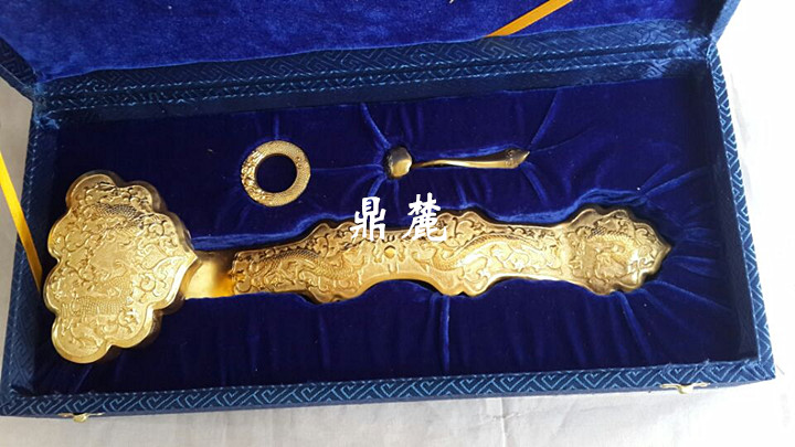金银器佛教用品 如意 铜镀金如意 錾刻工艺 袈裟钩环 僧服衣帽钩在类目 特色手工艺, 宗教工艺品, 佛教工艺品中 - 来自Buy2taobao.com提供专业的淘宝代购服务