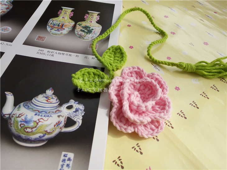 V家手工坊毛線編織玫瑰花流蘇書簽DIY創意禮物掌櫃推薦在類目 個性定製/設計服務/DIY, 服飾箱包定製, 配飾定製, 其它配飾定製中 - 來自Buy2taobao.com提供專業的淘寶代購服務