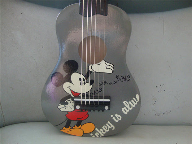 Disney迪士尼米奇21寸木质儿童吉他玩具早教小吉他尤可里里可弹奏在类目 玩具/童车/益智/积木/模型, 音乐玩具/儿童乐器, 玩具吉他中 - 来自Buy2taobao.com提供专业的淘宝代购服务