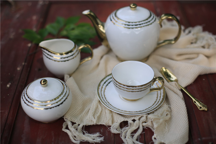 金色描边系列 优雅下午茶茶具 出口陶瓷茶壶咖啡杯碟 拍起来很美在类目 餐饮具, 茶具, 茶壶中 - 来自Buy2taobao.com提供专业的淘宝代购服务