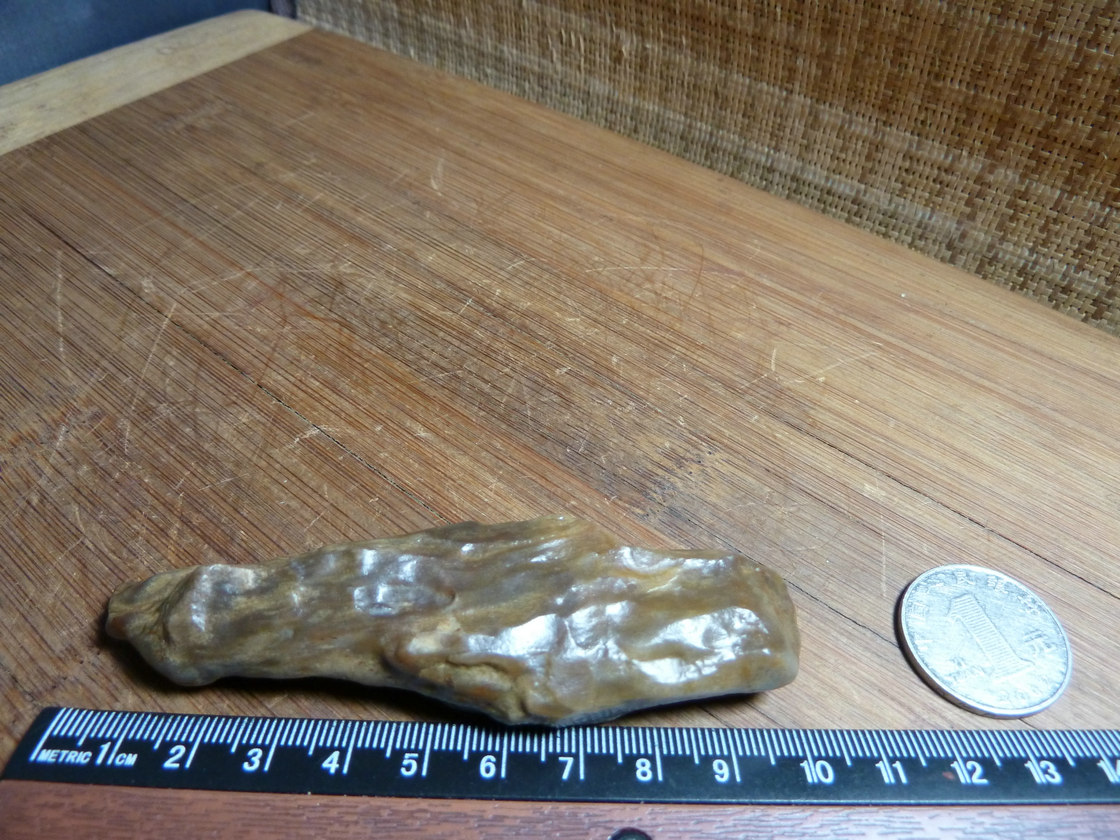 新疆哈密大南湖地表硅化木在类目 古董/邮币/字画/收藏, 观赏石/奇石/矿物晶体, 古生物化石中 - 来自Buy2taobao.com提供专业的淘宝代购服务