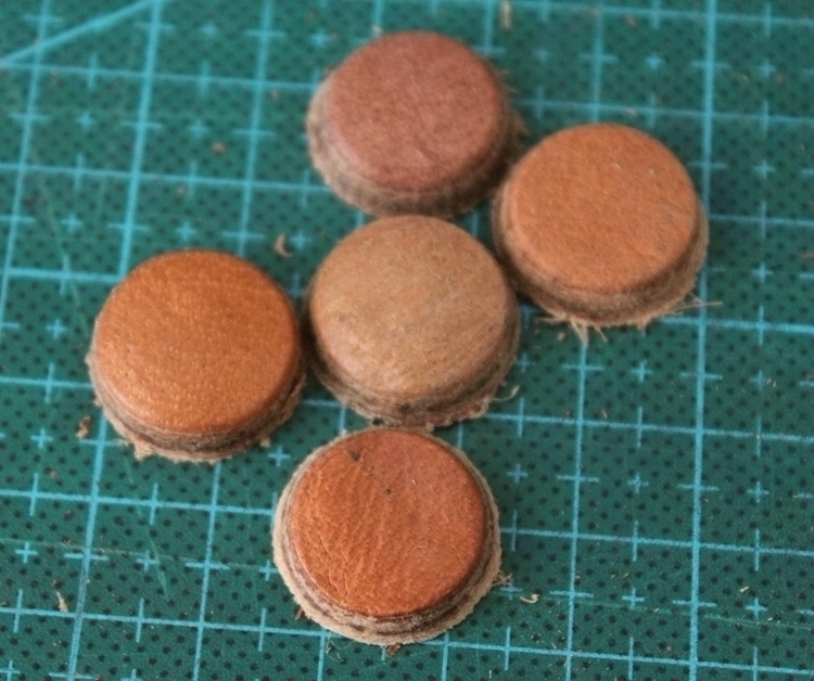 3mm-4mm厚头层牛皮五子棋/围棋棋子 直径18mm皮子 可定尺寸与颜色|ruв категории движение/йога/фитнес/фанаты товаров, Маджонг/шахматы/головоломки, шахматы - от Buy2taobao.com для оказания профессиональной услуги покупки агента Taobao