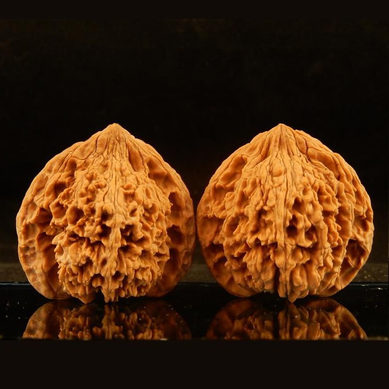 Hot sale in Japan Man playing walnut Lionhead Playing with walnuts J.hopeiensis Handle piece Gypsophilain the Arts and crafts , Minority handicrafts , De'ang category - from Buy2taobao.com to provide professional Taobao agent buy service
