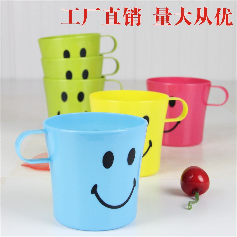 彩色小杯子儿童杯可爱杯笑脸杯塑料杯子带柄果汁杯饮料杯特价批发|ruв категории Домашний быт, творческие украшения, Забавно, кубок - от Buy2taobao.com для оказания профессиональной услуги покупки агента Taobao