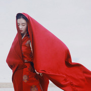 张辛苑(张辛苑)同款秋冬民族风复古中国红色，超大仿羊绒围巾披肩男女同款