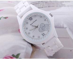 白色陶瓷手表女流沙腕表，简约气质潮流，时尚女式中学生防水夜光