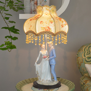 结婚礼物台灯卧室床头灯，欧式创意温馨婚房北欧客厅复古陶瓷台灯