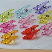 65mm女孩灰姑娘水晶鞋子高跟鞋，吊坠彩色透明亚克力儿童宝石玩具