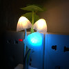 迷你光控感应小夜灯插电 荷叶蘑菇灯 节能创意七彩起夜床头喂奶灯