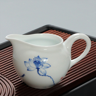 青花瓷手绘荷花公道杯茶海大号，分茶器德化陶瓷功夫茶具