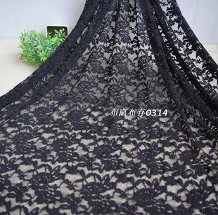 高档黑色镂空刺绣花朵蕾丝服装连衣裙，布料拍摄背景，布桌布(布桌布)