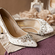 韩版水晶鞋婚鞋女红色新娘鞋，手工定制蕾丝高跟鞋婚鞋水钻中跟单鞋