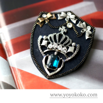 韩国进口 英伦风 重工盾牌皇冠宝石胸针/胸牌 Z12 价格:89.00