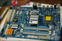 最新款GA-EP43t-UD3L 775 DDR3 全固态 Gigabyte/技嘉 Z77P-D3 价格:223.00