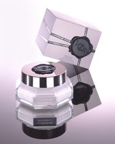 澳门代购ViktorRolf维特与罗夫FlowerBomb鲜花炸弹身体乳霜 200ml 价格:580.00