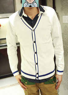 求购男士大领毛衣,就是里面可以配背心的那种