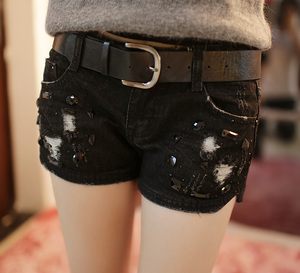 噗咔 2013秋冬新款 韩版百搭<em>个性</em>铆钉<em>牛仔短裤</em>