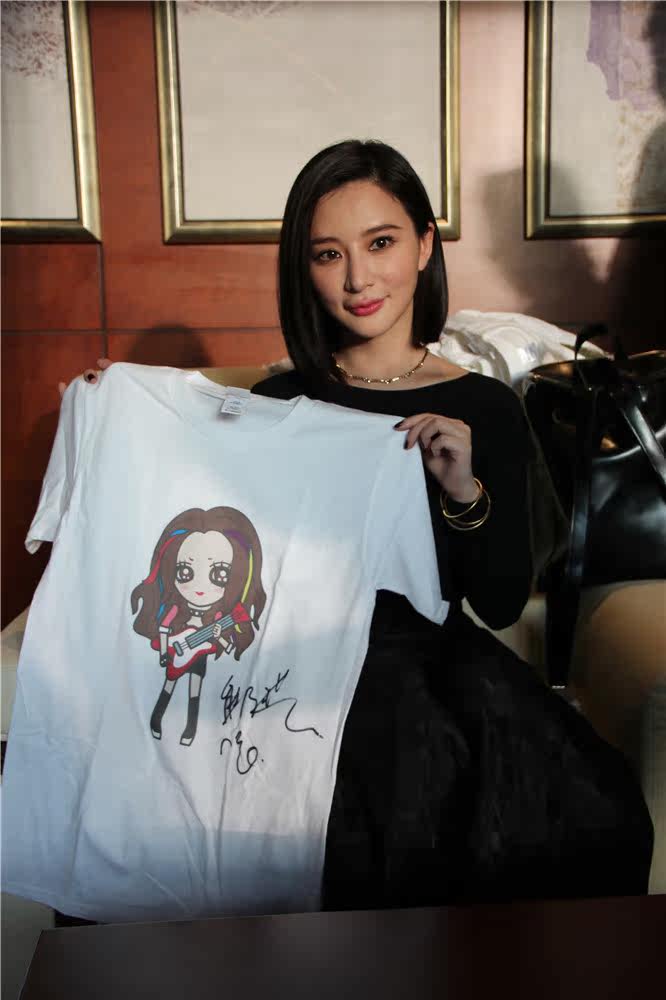 《<em>女人帮·妞儿蜜</em>》限量版签名 人物形象Q版 