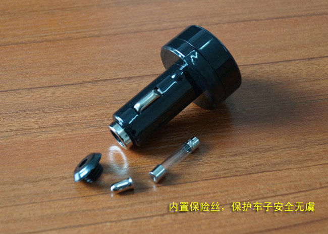 Термометр 车载车内温度计电子温度表 车用电瓶车载电压表 点烟器 2合1数显 An easy catch yydz/wd